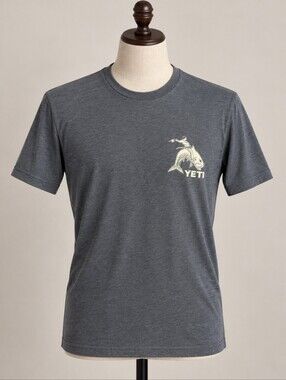 YETI Men’s Charcoal Grey Fishing Graphic T-Shirt Size Medium